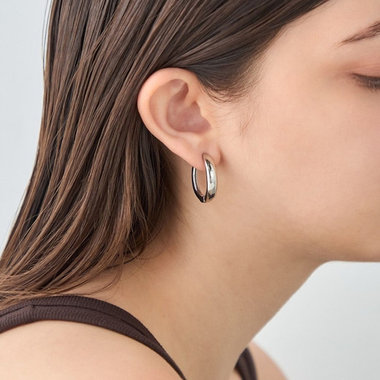 New Collection "Hug Earring"