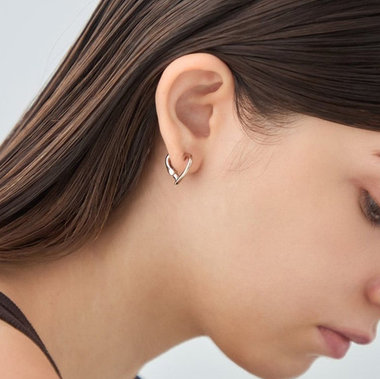 Hug Earring